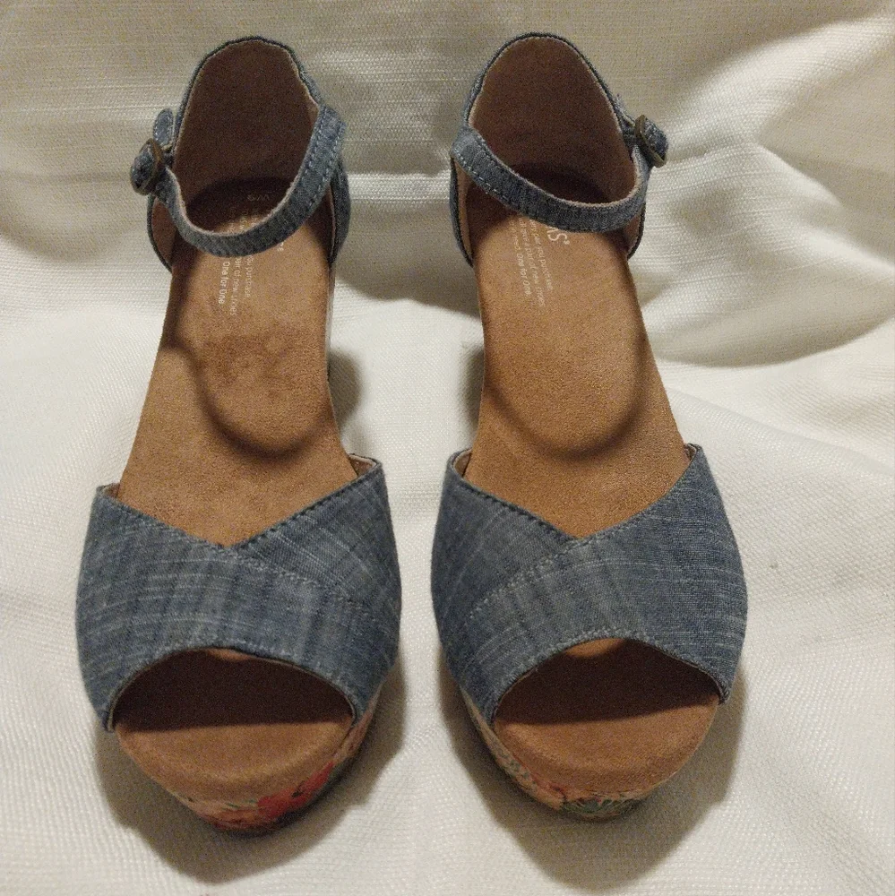 Toms Blue Chambray Hisbiscus Floral Cork Platform Wedge Ankle Strap Sandals